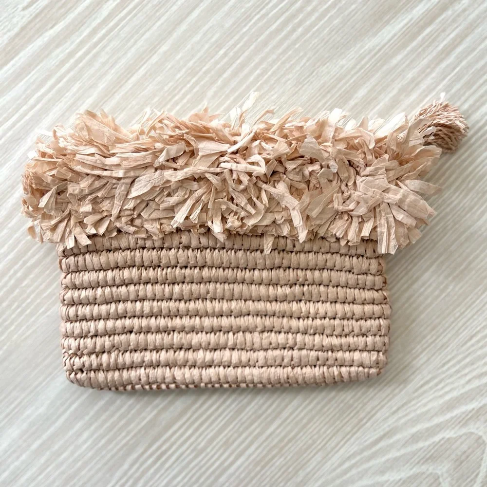 BTB Los Angeles Woven Clutch - Picture 2 of 4